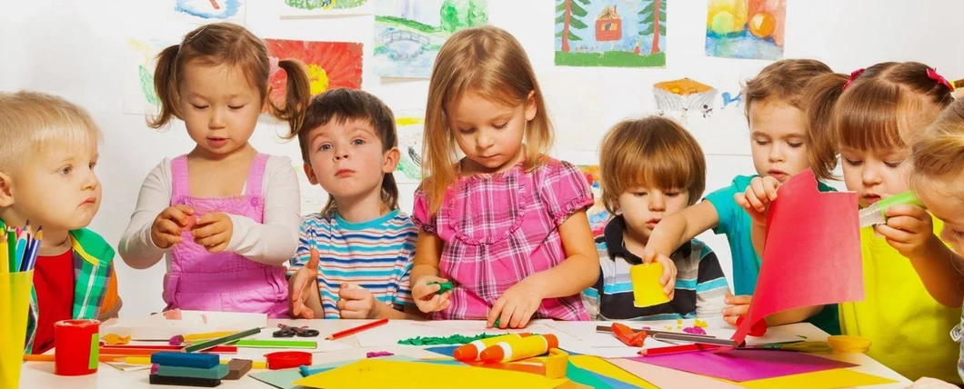 Children in art class